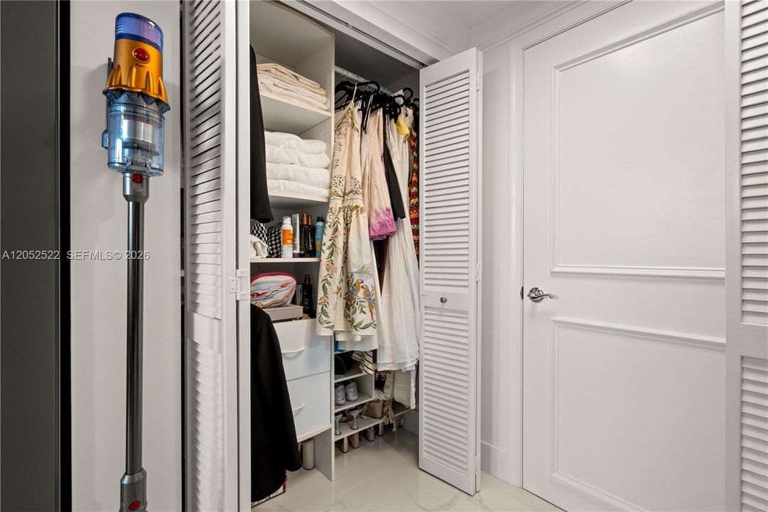 For Rent: $3,325 (2 beds, 2 baths, 1175 Square Feet)