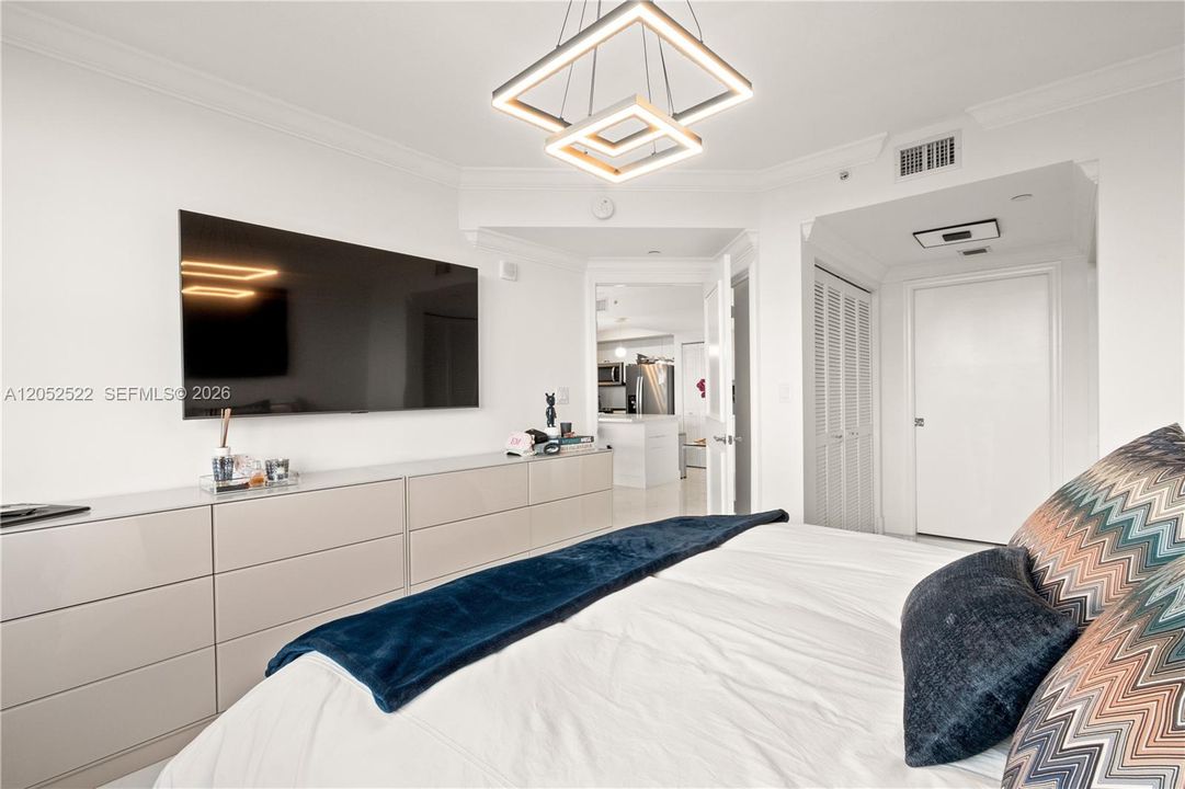 For Rent: $3,325 (2 beds, 2 baths, 1175 Square Feet)