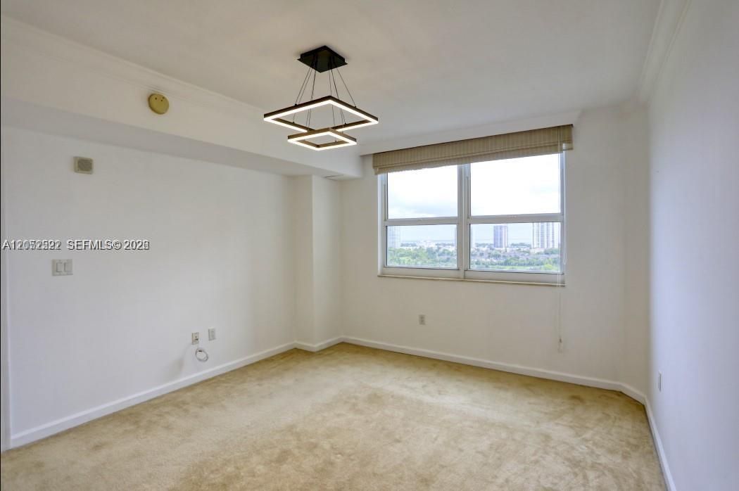 For Rent: $3,325 (2 beds, 2 baths, 1175 Square Feet)