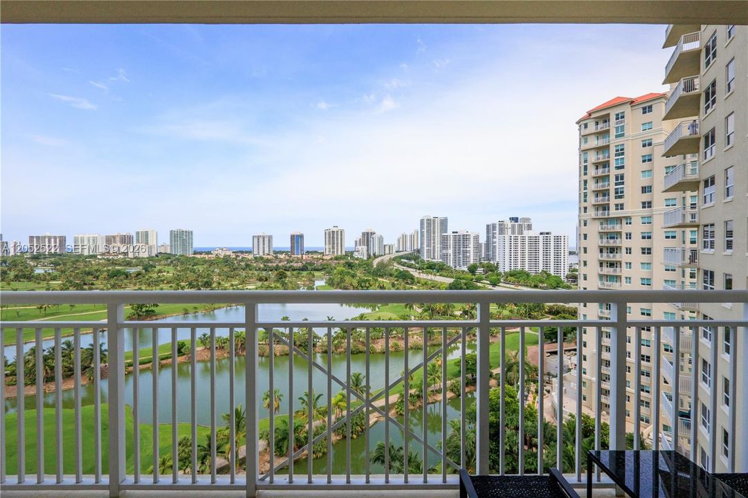 For Rent: $3,325 (2 beds, 2 baths, 1175 Square Feet)