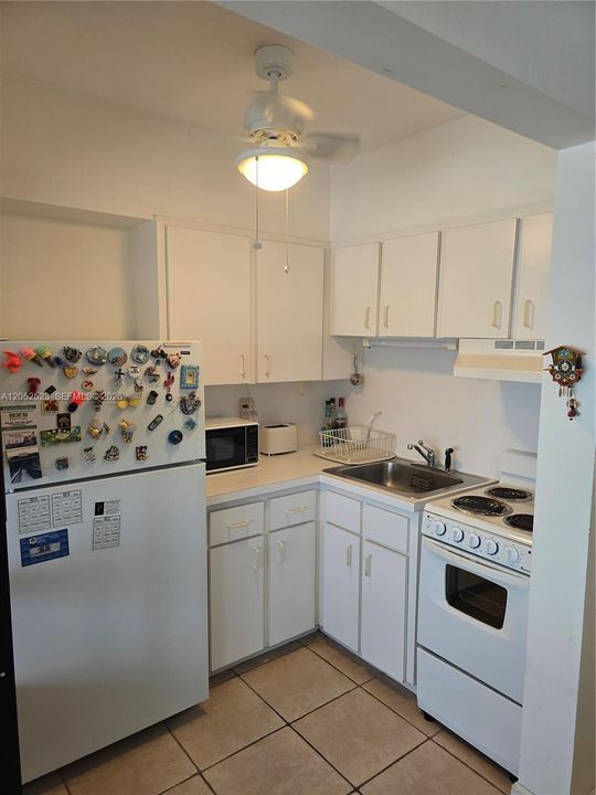 For Sale: $165,000 (1 beds, 1 baths, 755 Square Feet)