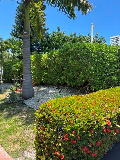 For Sale: $165,000 (1 beds, 1 baths, 755 Square Feet)