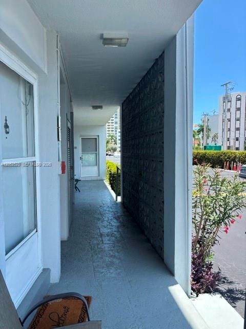 For Sale: $165,000 (1 beds, 1 baths, 755 Square Feet)