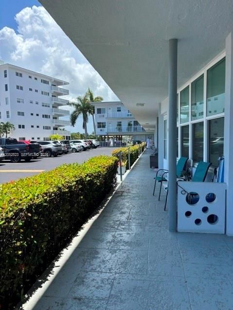 For Sale: $165,000 (1 beds, 1 baths, 755 Square Feet)