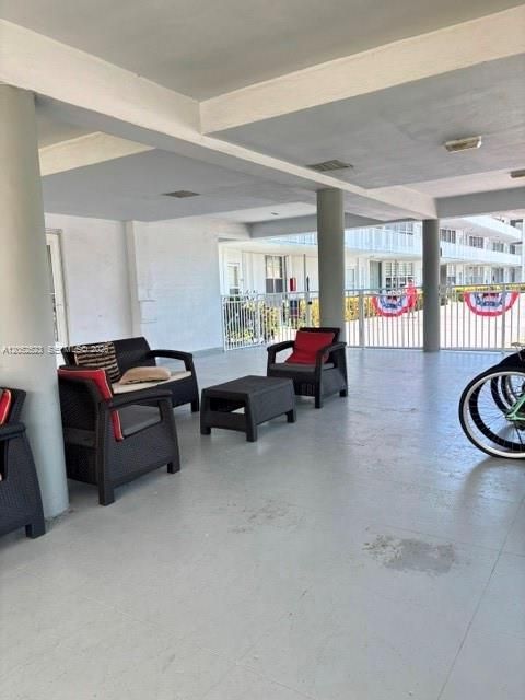 For Sale: $165,000 (1 beds, 1 baths, 755 Square Feet)