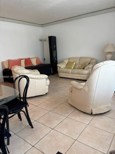 For Sale: $165,000 (1 beds, 1 baths, 755 Square Feet)