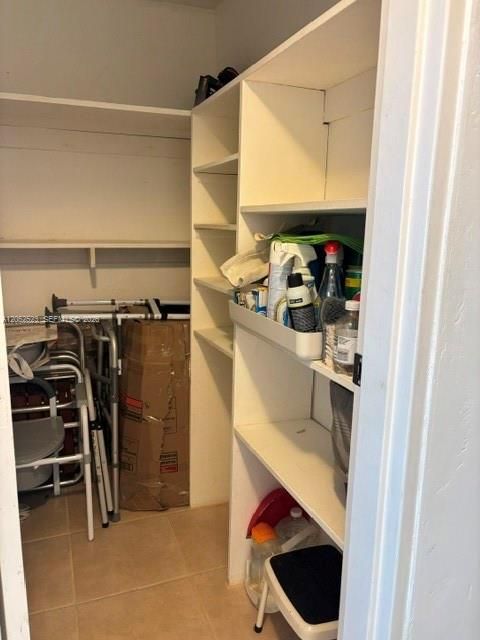 For Sale: $165,000 (1 beds, 1 baths, 755 Square Feet)
