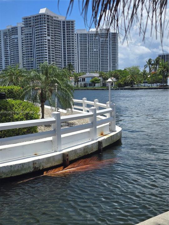 For Sale: $165,000 (1 beds, 1 baths, 755 Square Feet)