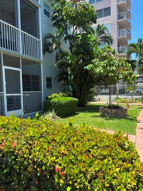 For Sale: $165,000 (1 beds, 1 baths, 755 Square Feet)