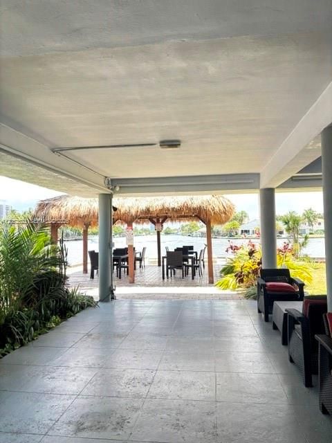 For Sale: $165,000 (1 beds, 1 baths, 755 Square Feet)