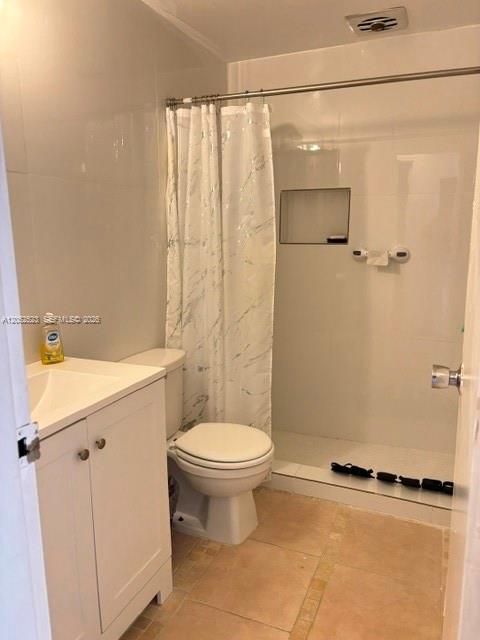 For Sale: $165,000 (1 beds, 1 baths, 755 Square Feet)