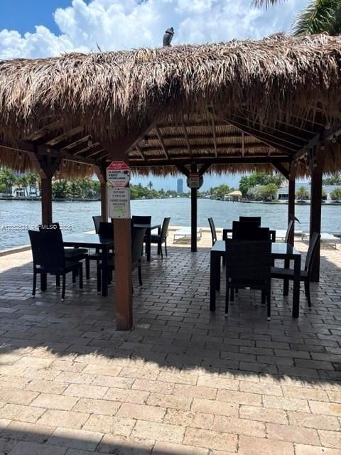 For Sale: $165,000 (1 beds, 1 baths, 755 Square Feet)