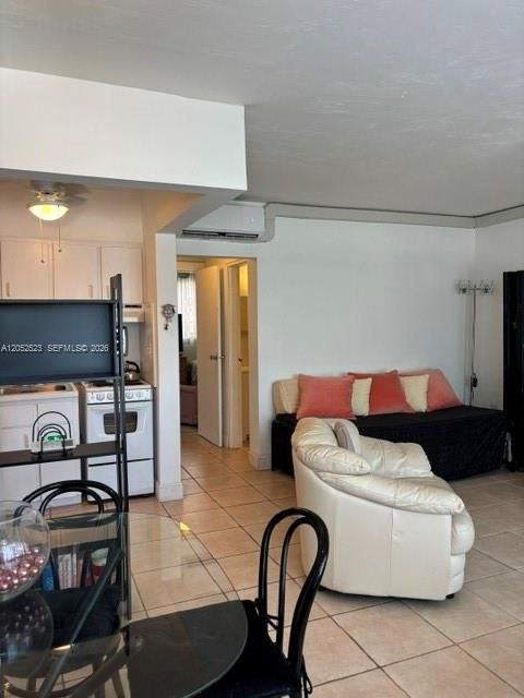 For Sale: $165,000 (1 beds, 1 baths, 755 Square Feet)