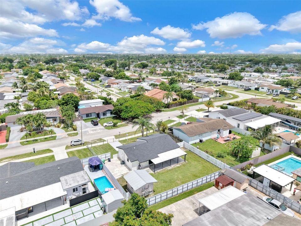 En Venta: $675,000 (3 camas, 2 baños, 1398 Pies cuadrados)