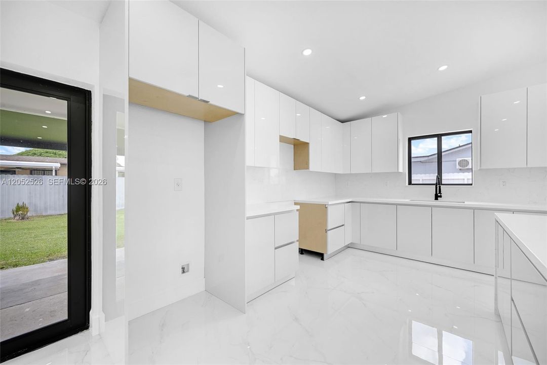 En Venta: $675,000 (3 camas, 2 baños, 1398 Pies cuadrados)
