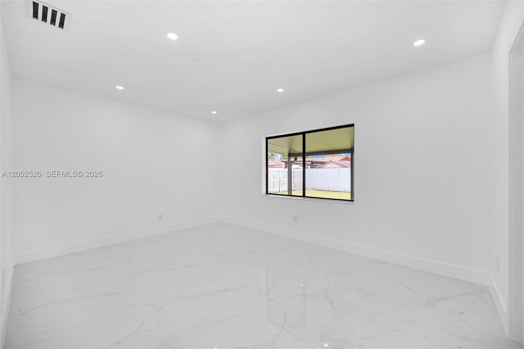 En Venta: $675,000 (3 camas, 2 baños, 1398 Pies cuadrados)