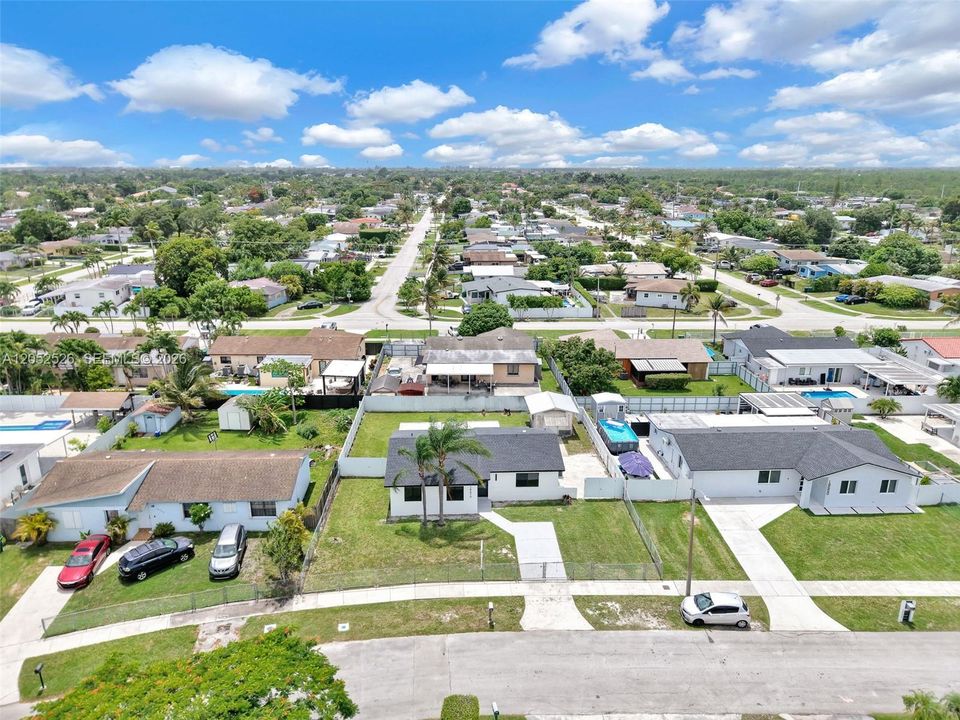 En Venta: $675,000 (3 camas, 2 baños, 1398 Pies cuadrados)