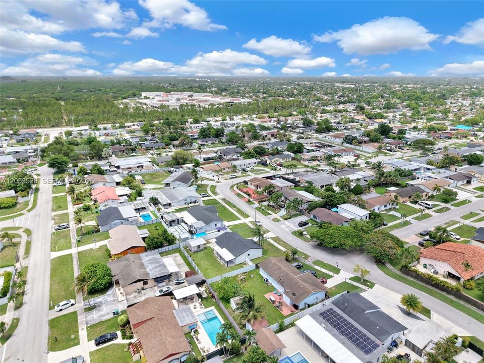 En Venta: $675,000 (3 camas, 2 baños, 1398 Pies cuadrados)
