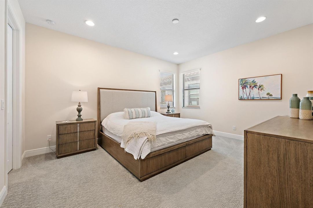 8023 Hobbes Wy-28