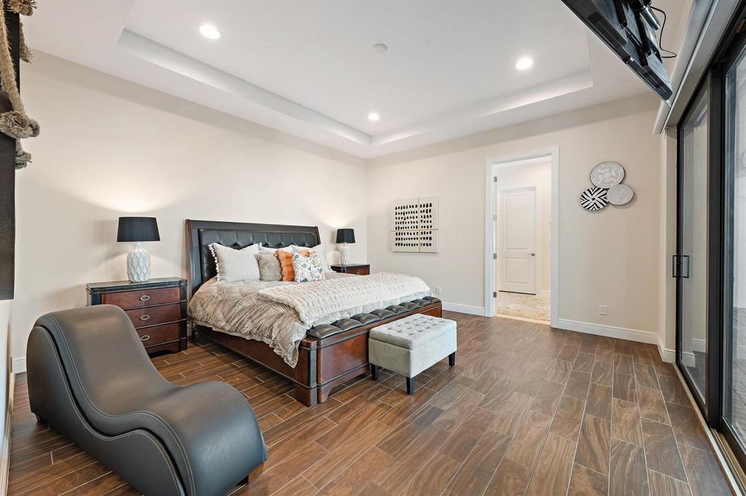 8023 Hobbes Wy-20