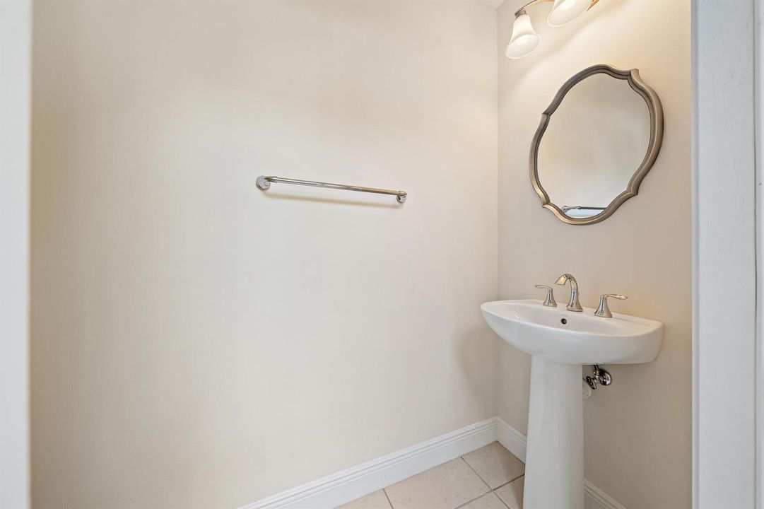 8023 Hobbes Wy-31