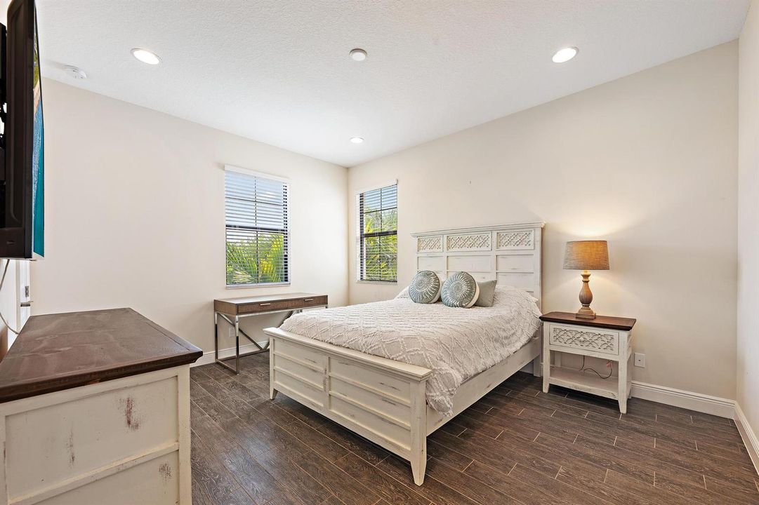 8023 Hobbes Wy-25