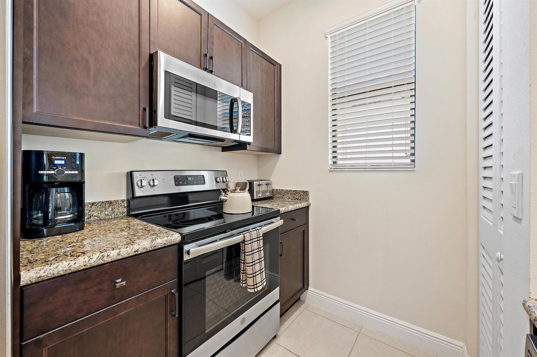 8023 Hobbes Wy-35