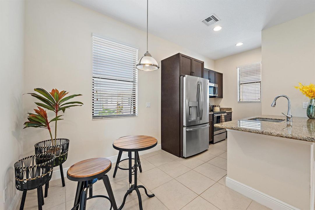 8023 Hobbes Wy-34