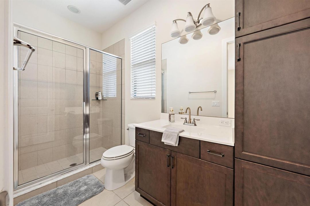8023 Hobbes Wy-38