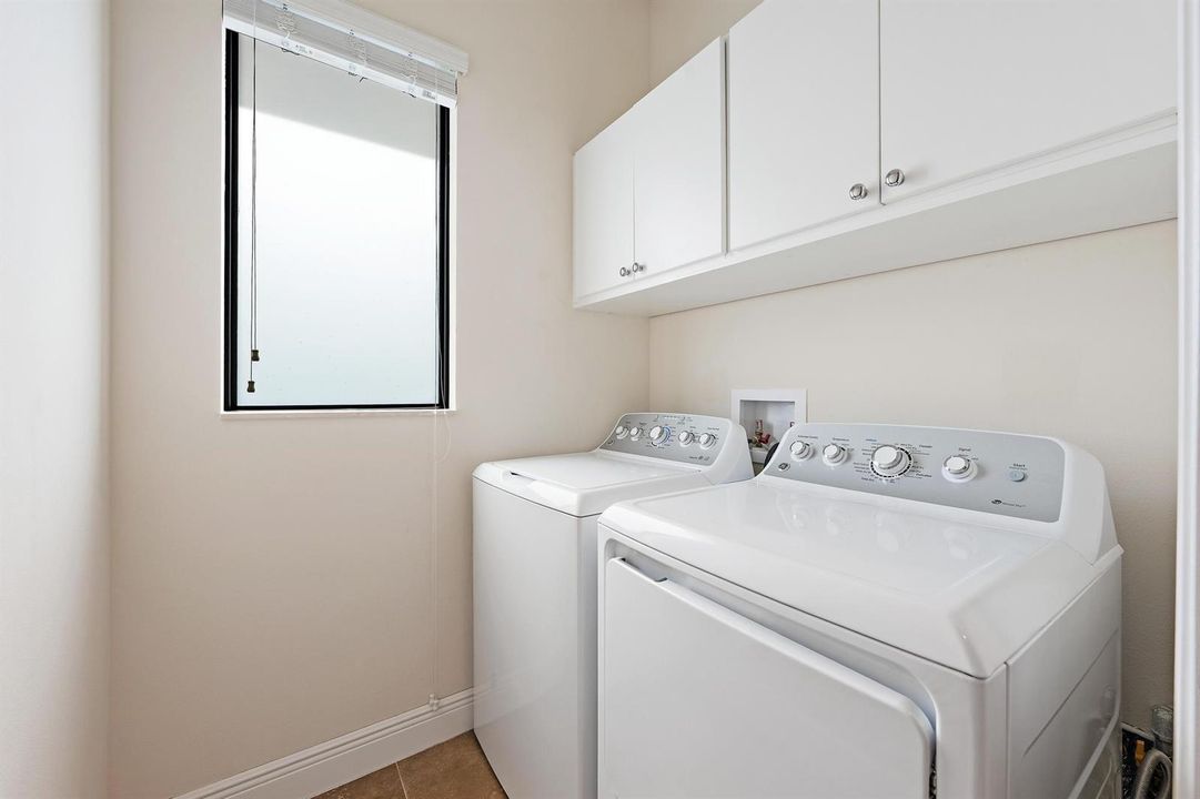 8023 Hobbes Wy-19