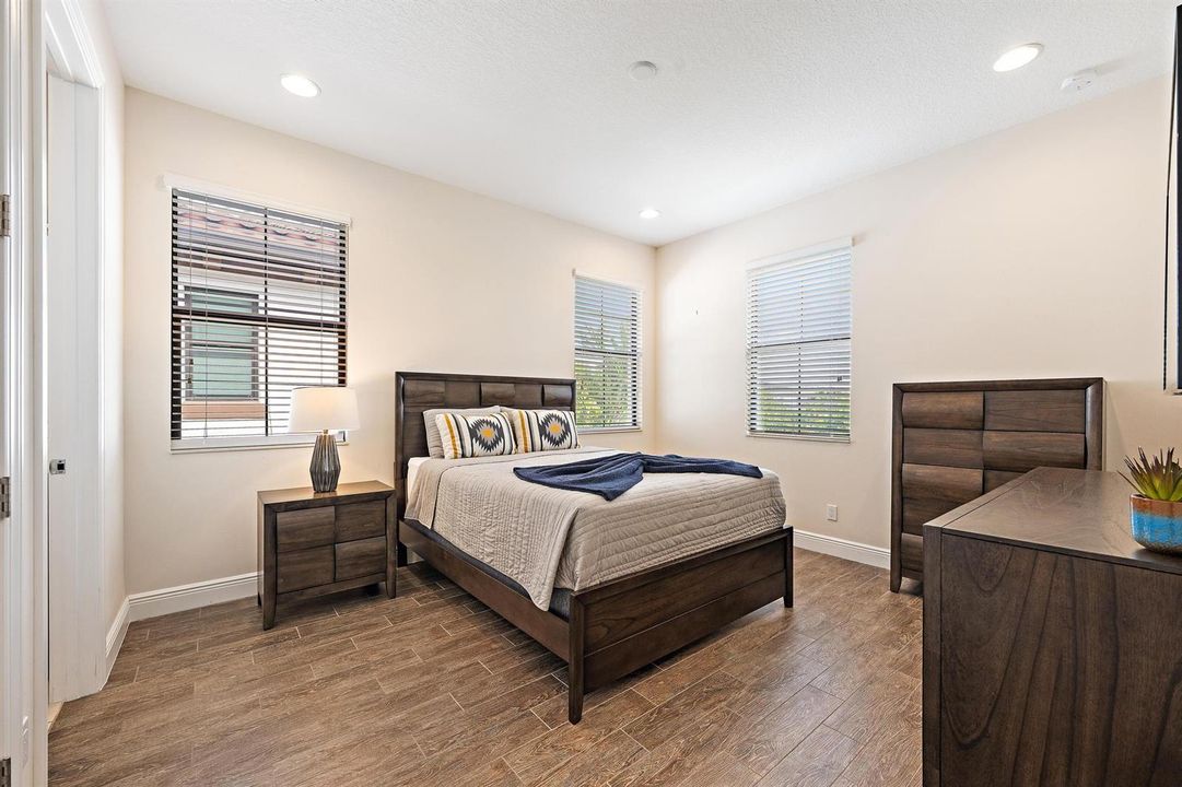 8023 Hobbes Wy-26