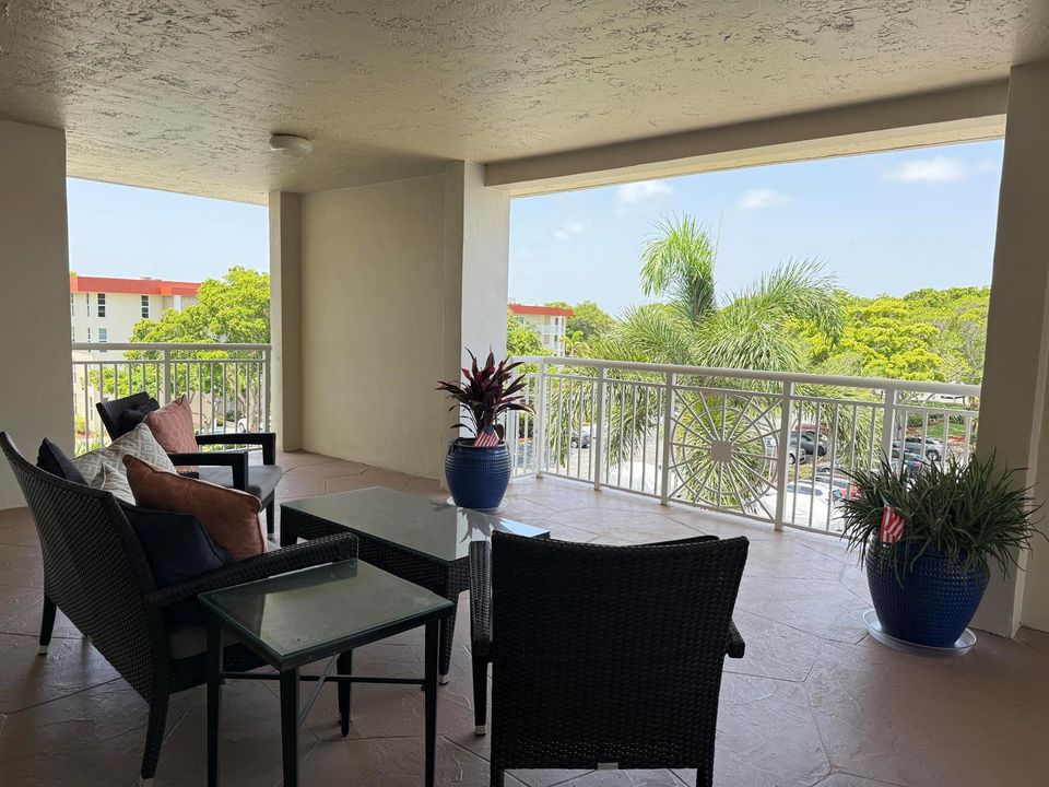 4th floor seating area