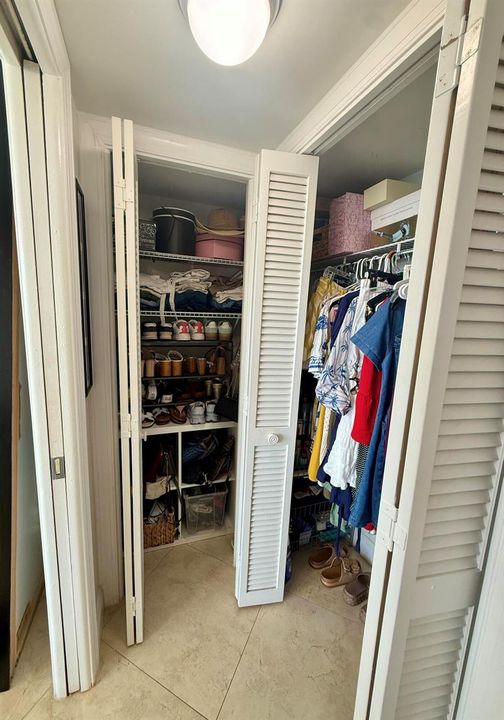 closet waterview bed