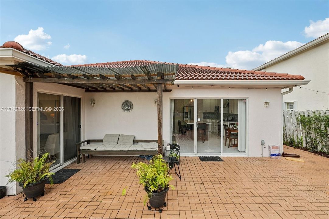 На продажу: $775,000 (4 спален, 3 ванн, 1830 Квадратных фут)