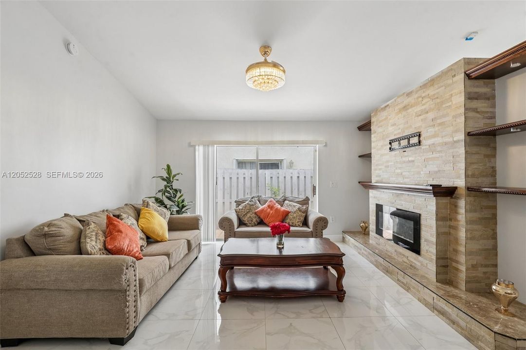 На продажу: $775,000 (4 спален, 3 ванн, 1830 Квадратных фут)