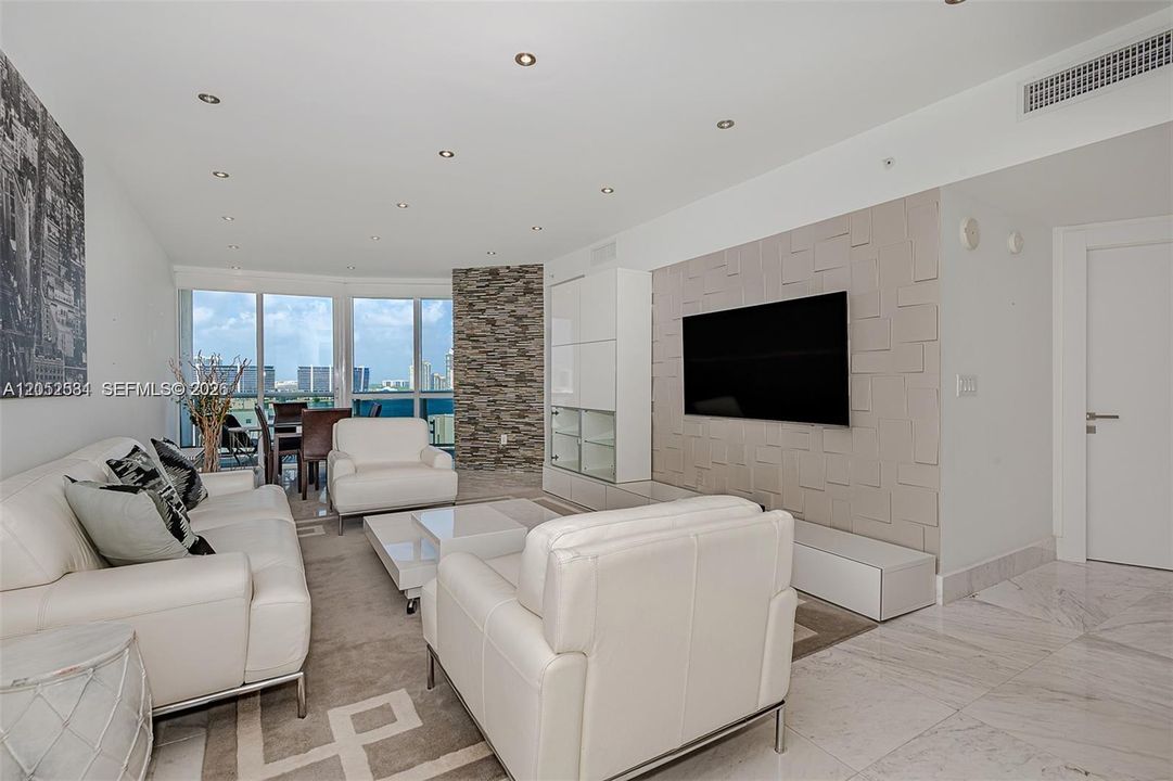For Sale: $1,400,000 (2 beds, 2 baths, 1649 Square Feet)