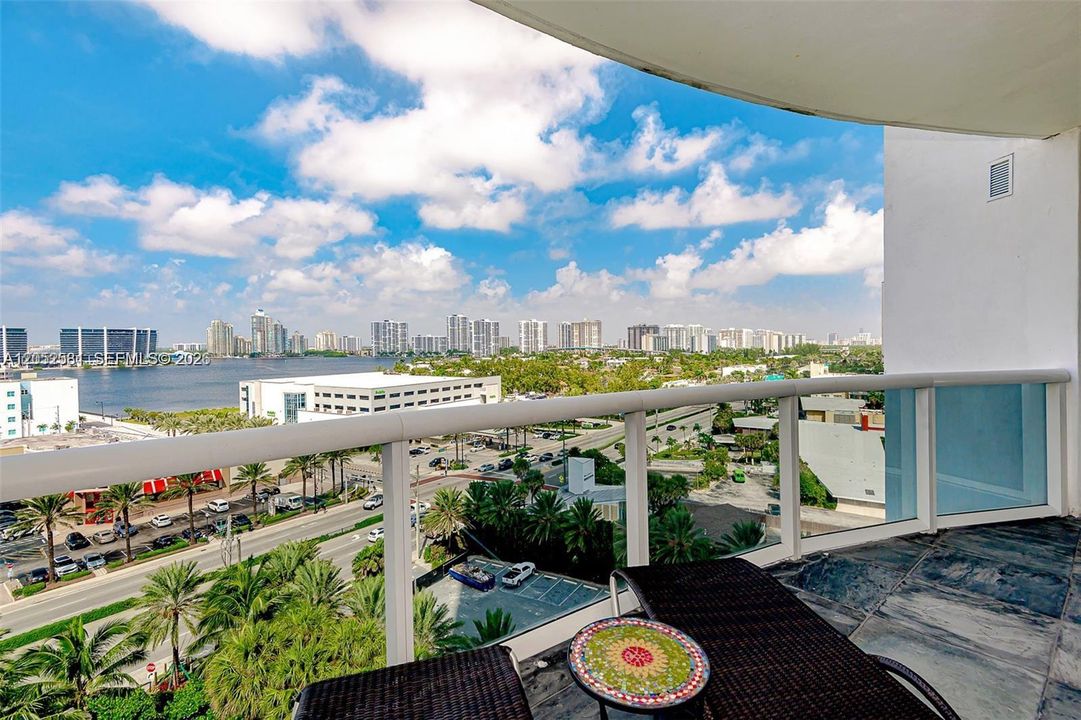 For Sale: $1,400,000 (2 beds, 2 baths, 1649 Square Feet)