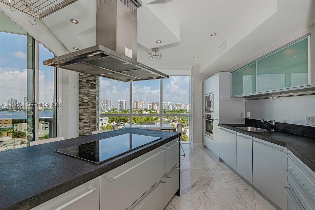 For Sale: $1,400,000 (2 beds, 2 baths, 1649 Square Feet)