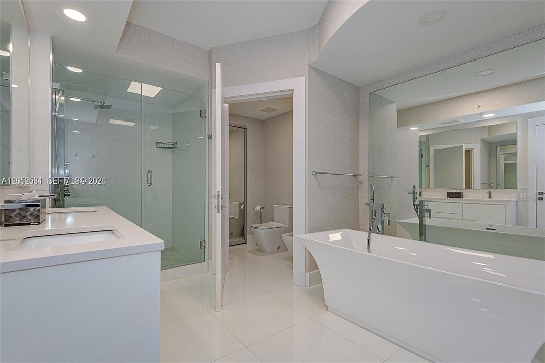For Sale: $1,400,000 (2 beds, 2 baths, 1649 Square Feet)