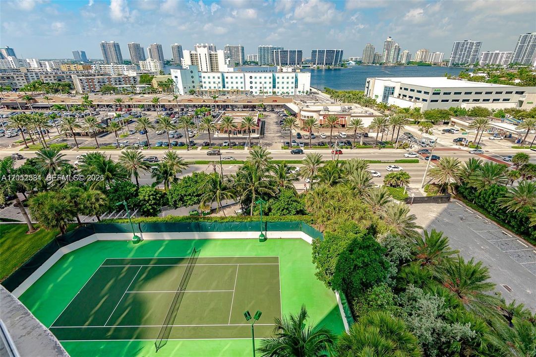 For Sale: $1,400,000 (2 beds, 2 baths, 1649 Square Feet)
