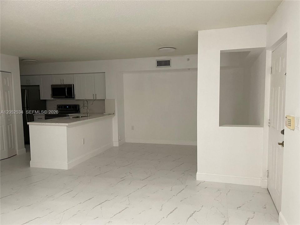 В аренду: $2,250 (2 спален, 1 ванн, 922 Квадратных фут)