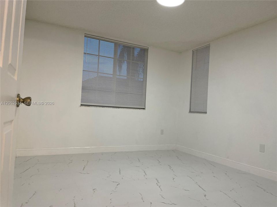 В аренду: $2,250 (2 спален, 1 ванн, 922 Квадратных фут)