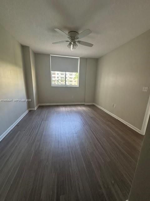 For Sale: $395,000 (2 beds, 2 baths, 1073 Square Feet)