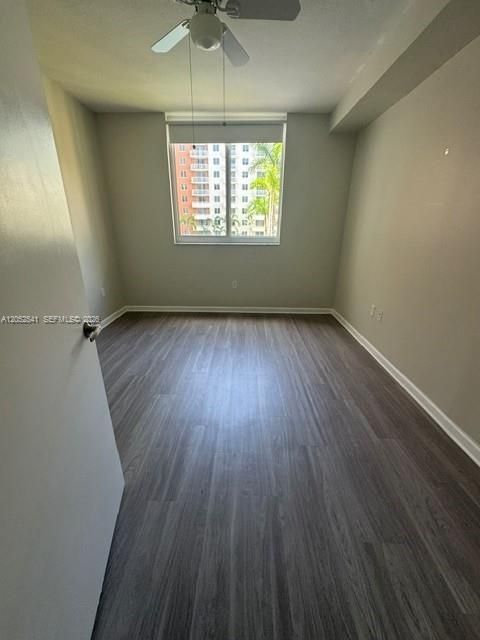 For Sale: $395,000 (2 beds, 2 baths, 1073 Square Feet)