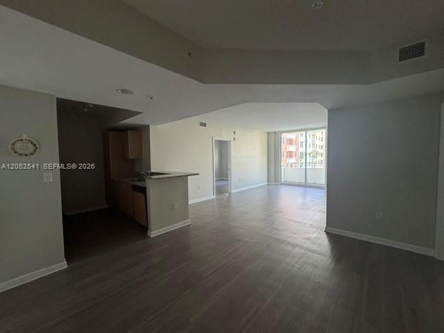 For Sale: $395,000 (2 beds, 2 baths, 1073 Square Feet)