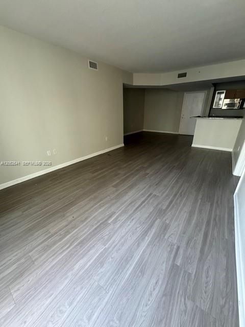 For Sale: $395,000 (2 beds, 2 baths, 1073 Square Feet)