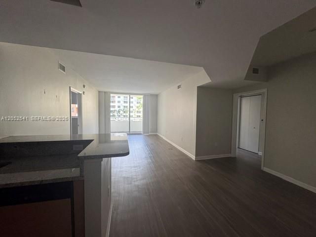 For Sale: $395,000 (2 beds, 2 baths, 1073 Square Feet)