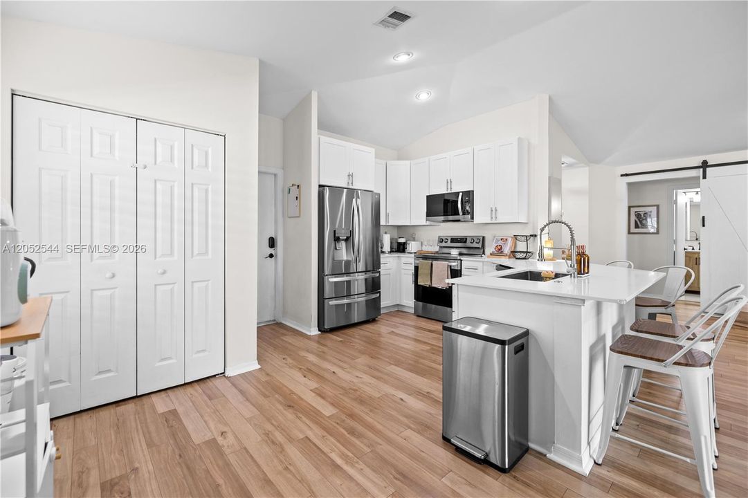 For Sale: $565,000 (2 beds, 2 baths, 1153 Square Feet)