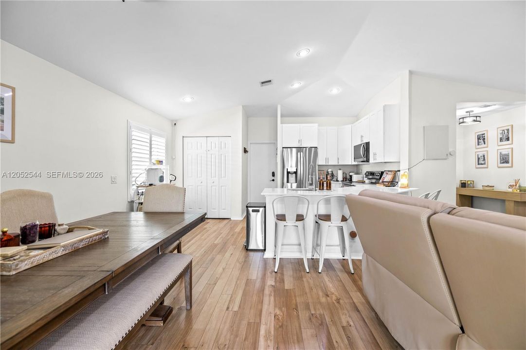 En Venta: $565,000 (2 camas, 2 baños, 1153 Pies cuadrados)