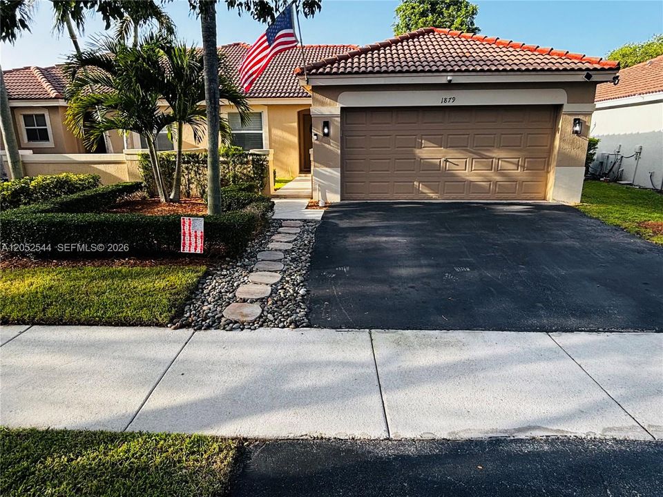For Sale: $565,000 (2 beds, 2 baths, 1153 Square Feet)